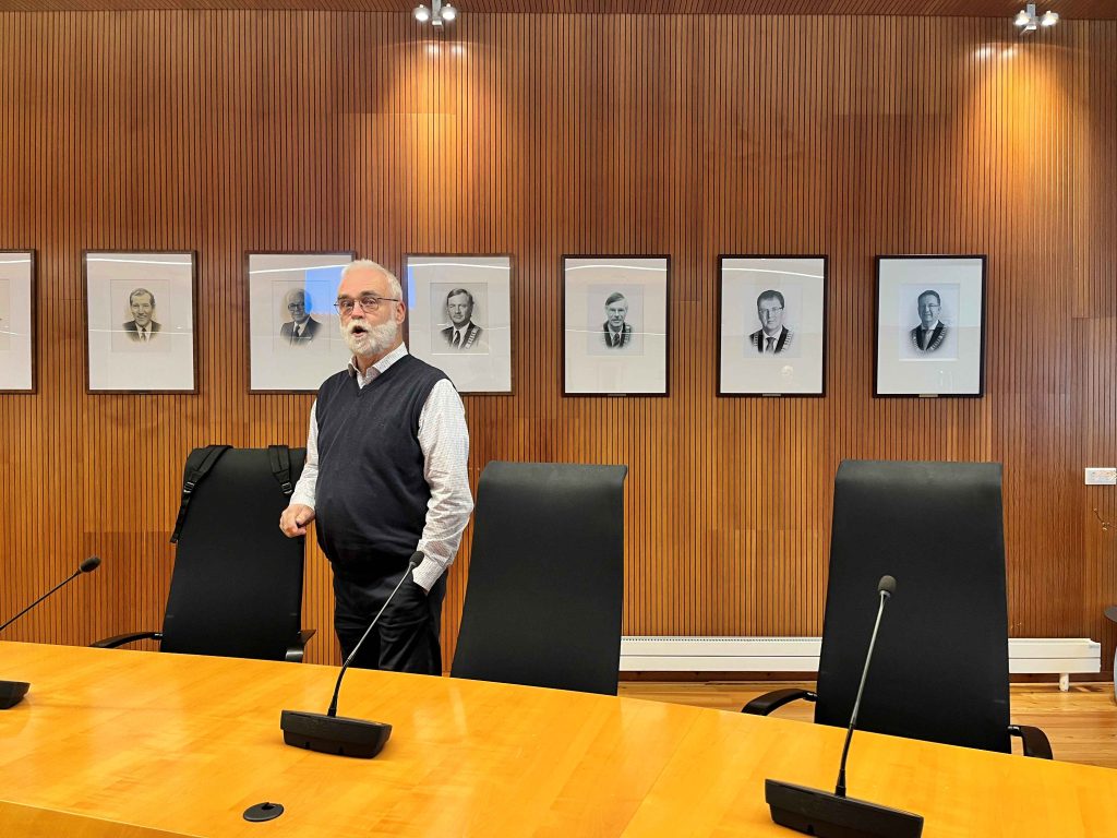 Bezoek aan raadzaal Cals College IJsselstein
