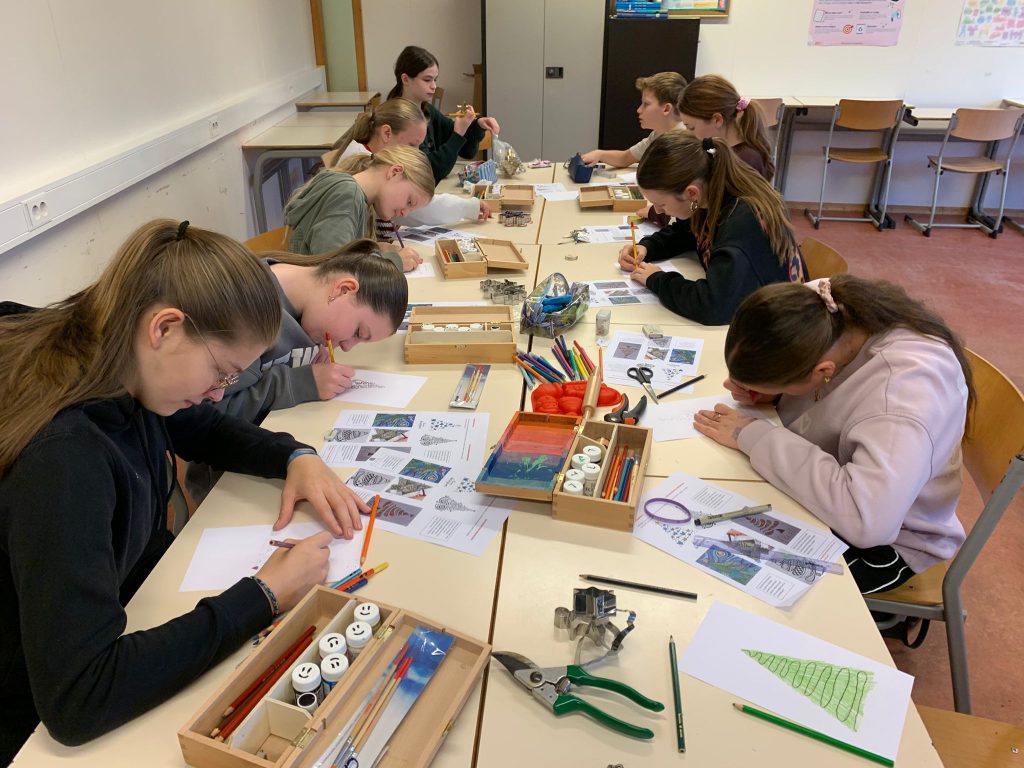 Kerstpakketjes en goodiebags maken voor Woonzorgcentrum Mariënstein